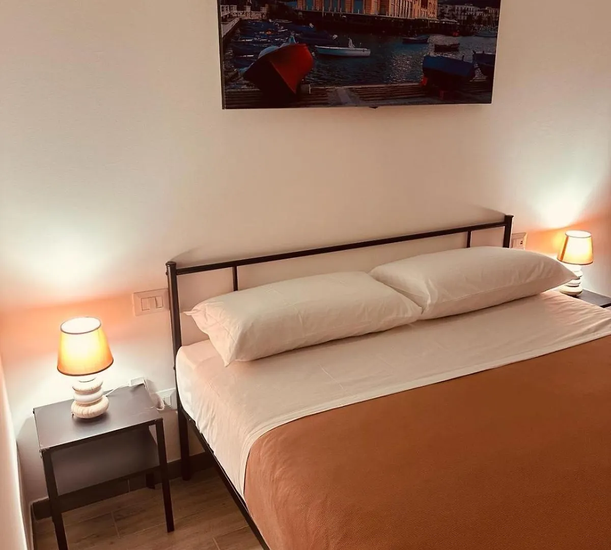 Bari Valona Rooms 0*,  Italia