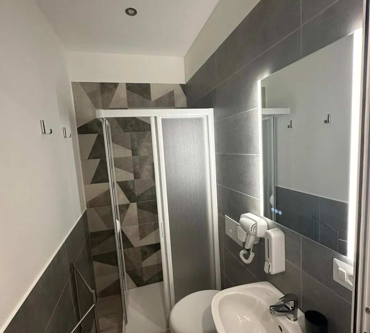 Bari Valona Rooms 0*,